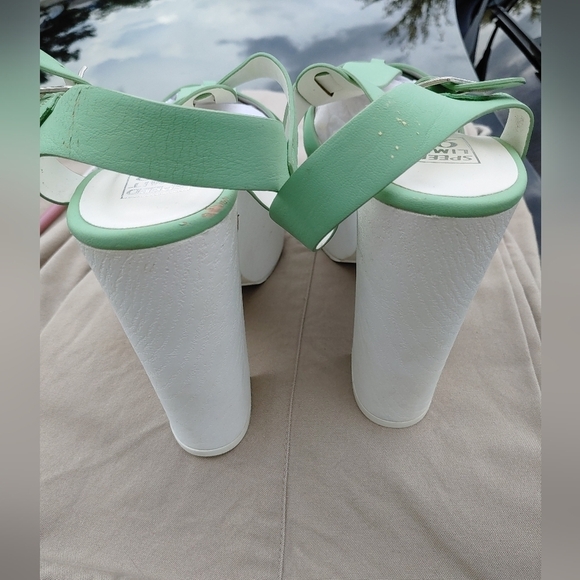 NEW GREEN BLOCK HEEL SANDALS SIZE 10 - Picture 3 of 7